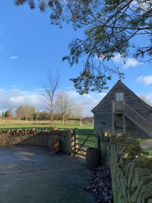 Annexe Near Malmesbury / Tetbury Hankerton Exterior foto
